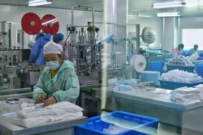 宁波奉化:日夜赶制疫情防护所急需口罩